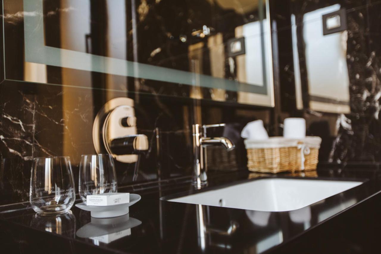 Maccani Black Luxury Suites Belgrado Exterior foto